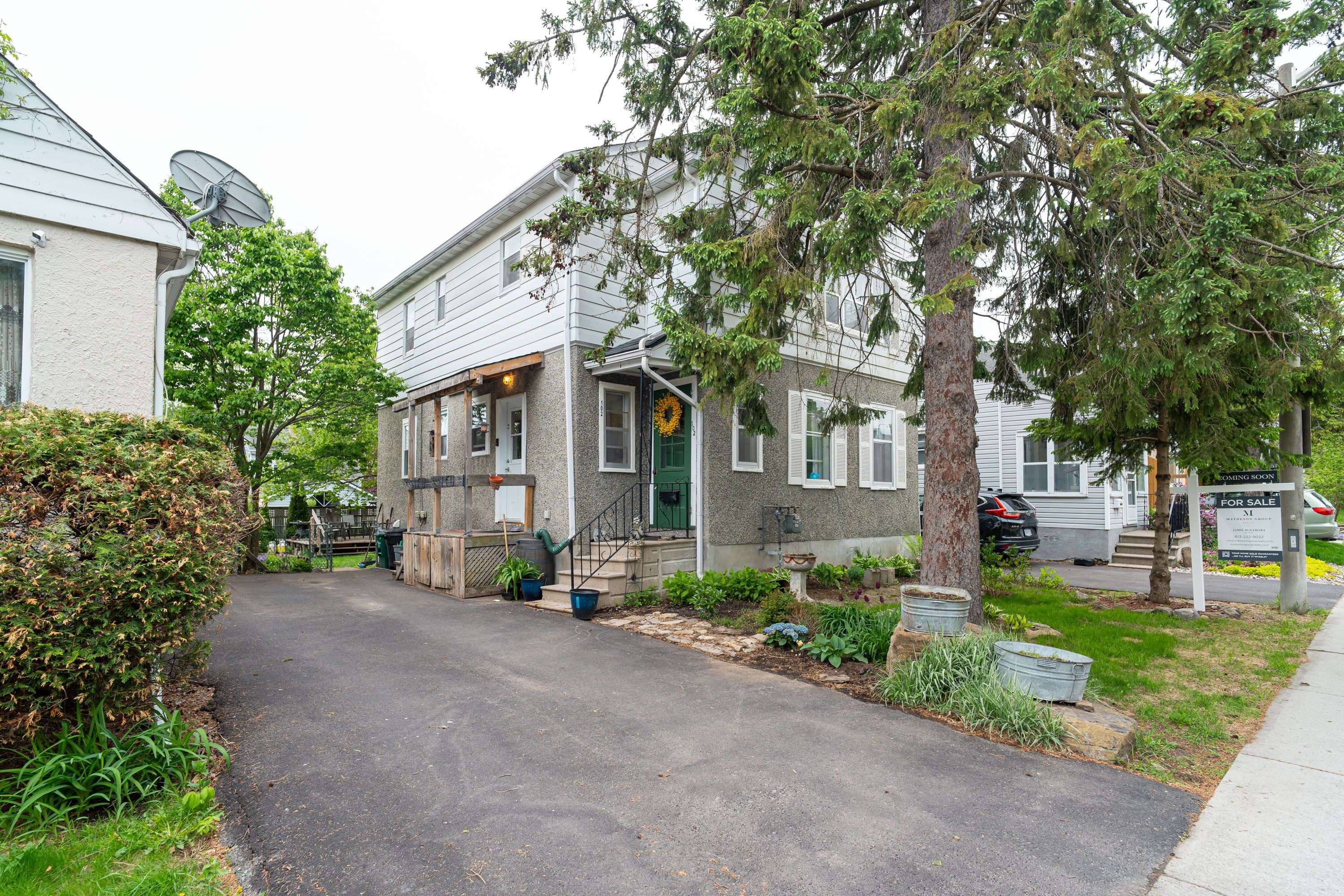 100 Dagmar AVE, Vanier And Kingsview Park, ON K1L 5T4