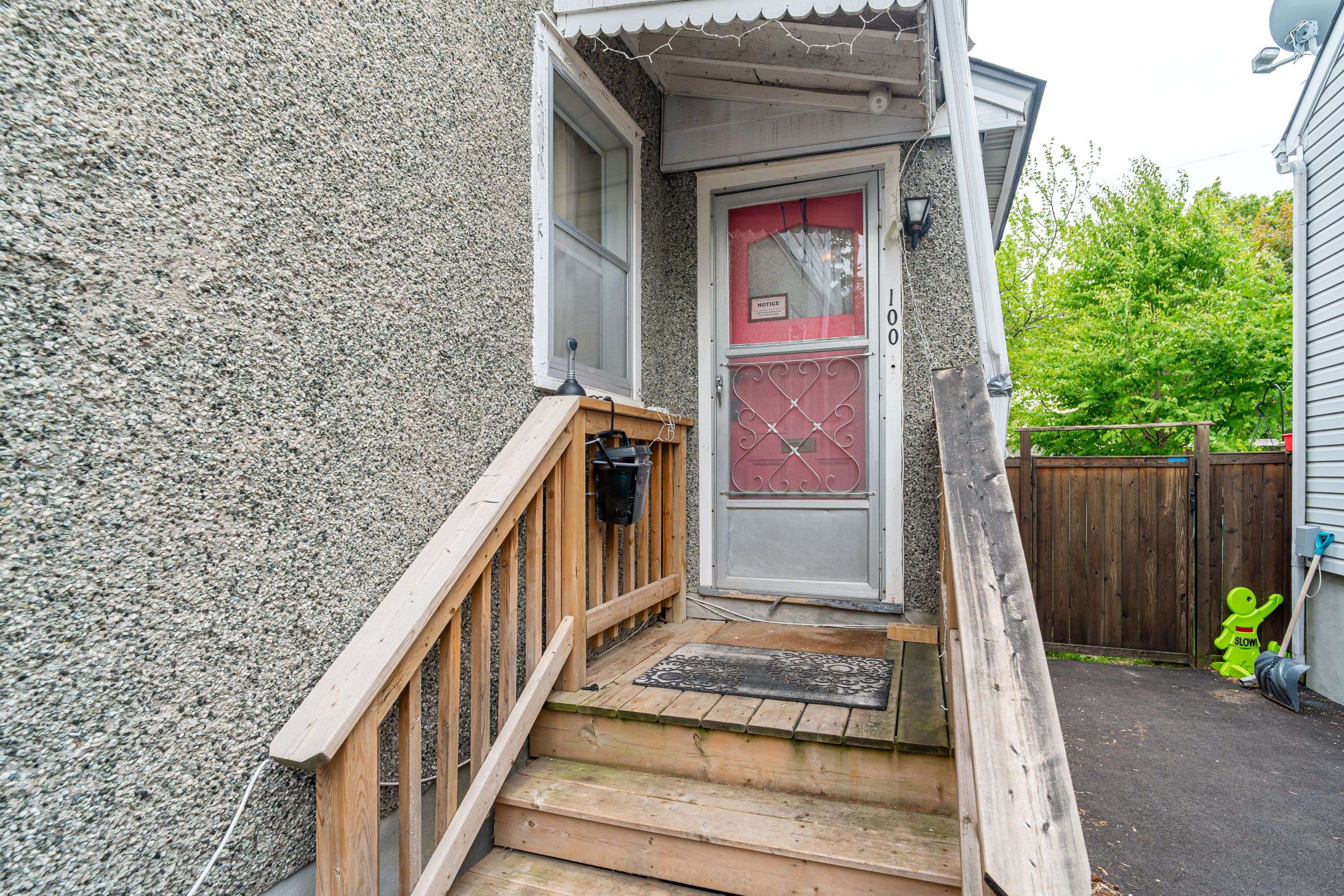 Vanier And Kingsview Park, ON K1L 5T4,100 Dagmar AVE
