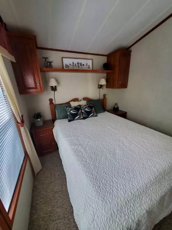 Sylvan Lake, AB T4S 1T3,98 Points West Resort
