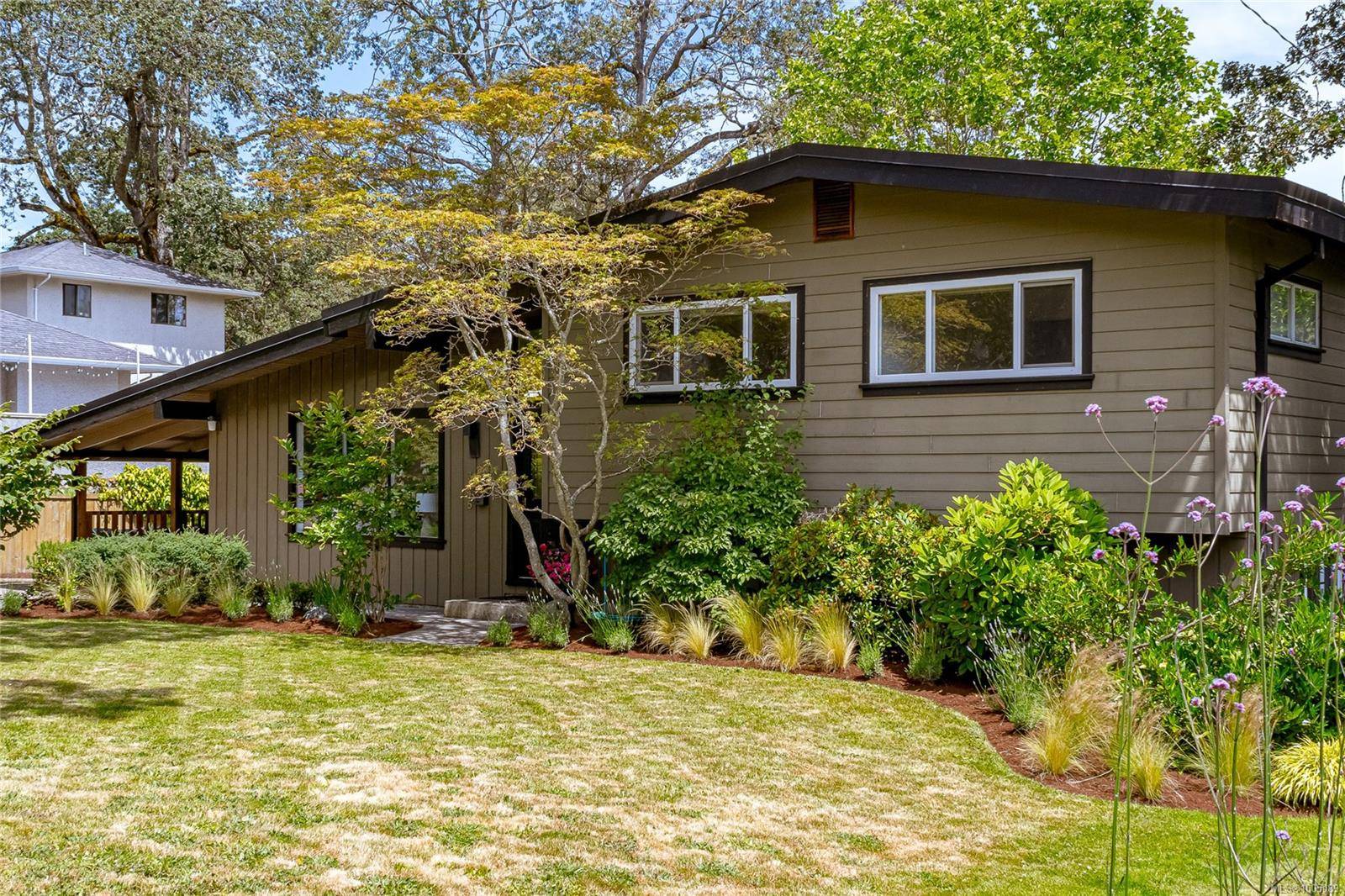Oak Bay, BC V8P 4Z2,3515 Cardiff Pl