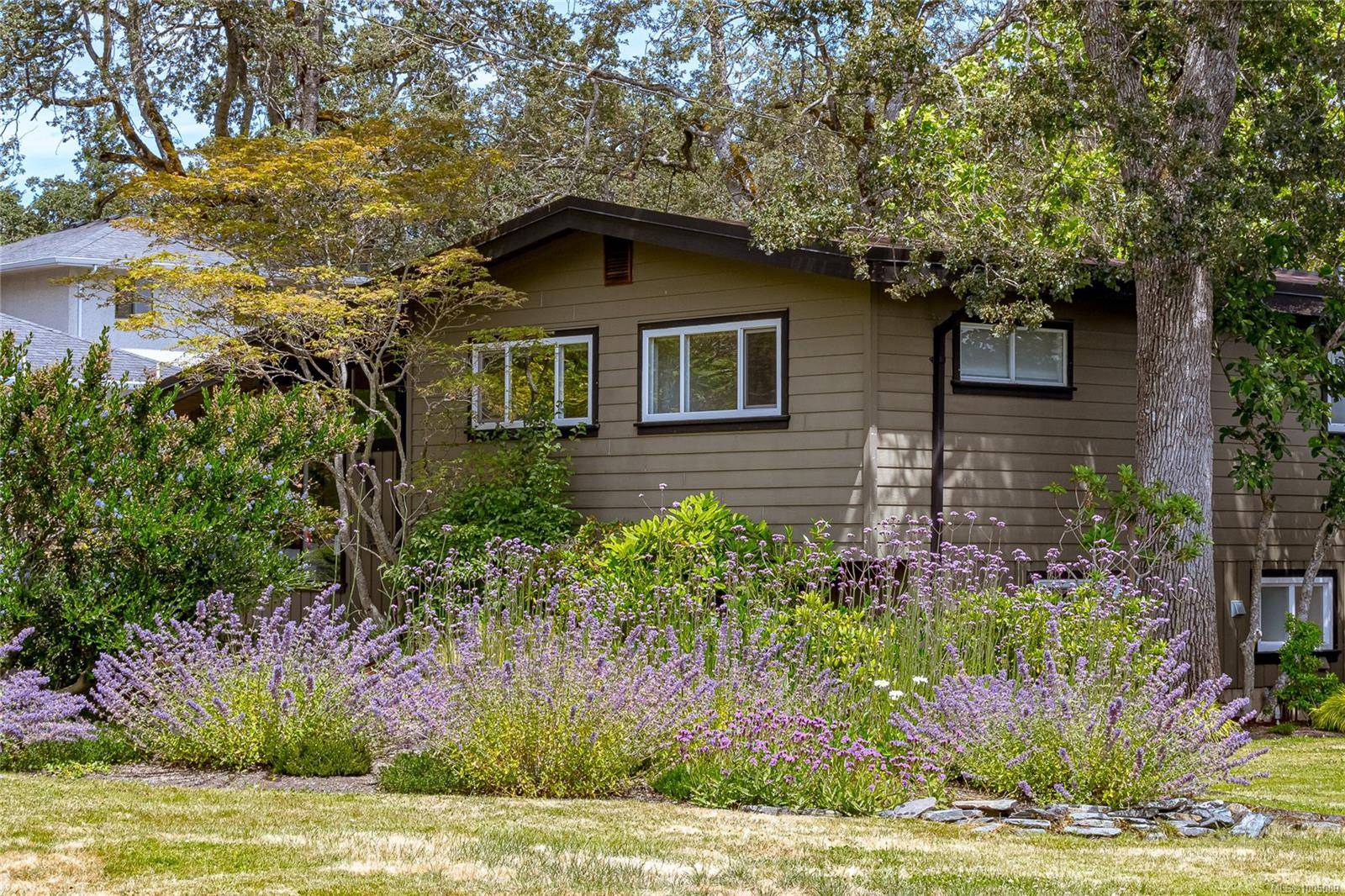 Oak Bay, BC V8P 4Z2,3515 Cardiff Pl