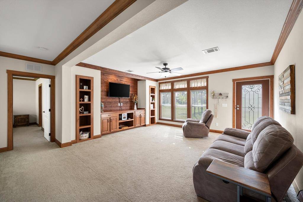 863 SE County Road 2230, Corsicana, TX 75109