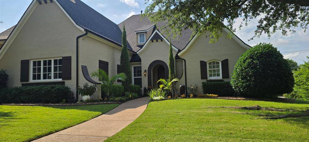 2305 Castle Creek Drive, Mansfield, TX 76063