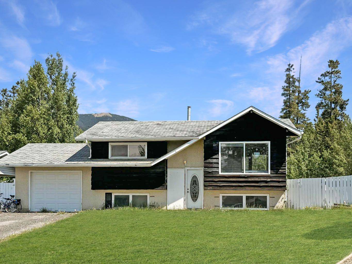 10421 103rd ST, Grande Cache, AB T0E 0Y0