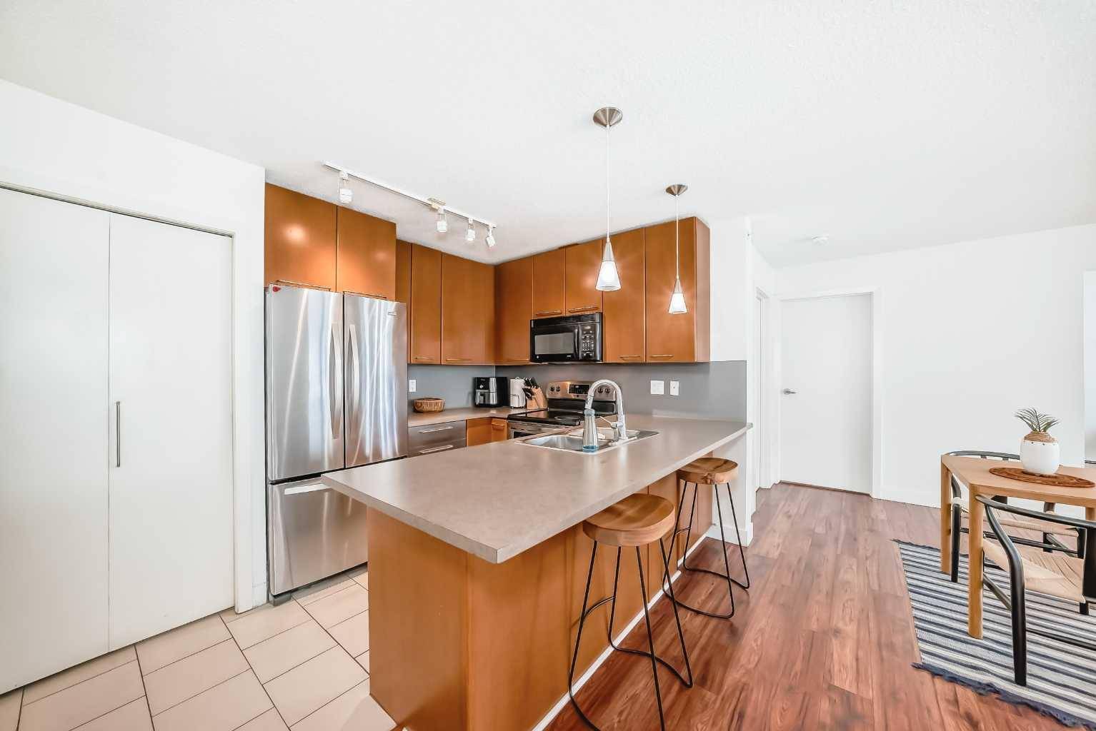 Calgary, AB T2E 7N9,35 Richard CT SW #440