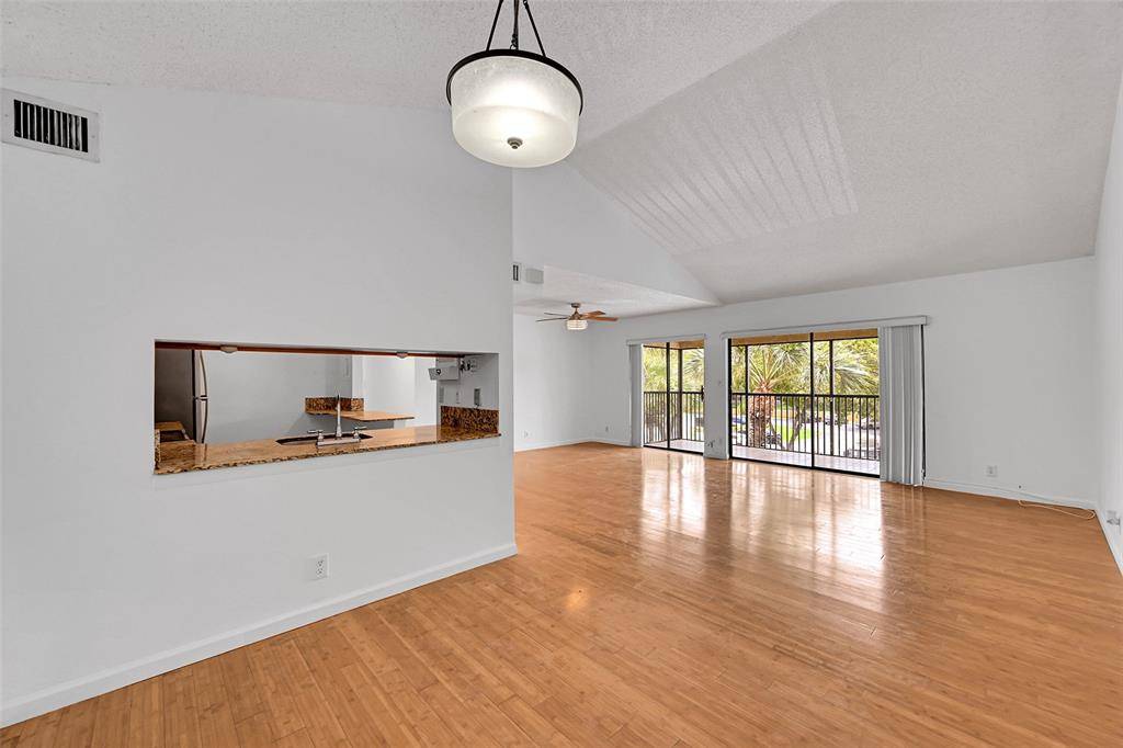 3007 N Oakland Forest Dr #302, Oakland Park, FL 33309