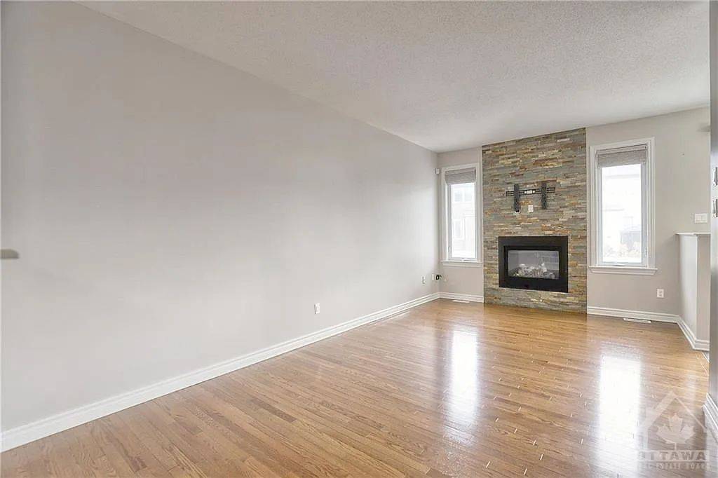 Barrhaven, ON K2J 0N7,206 Broxburn CRES