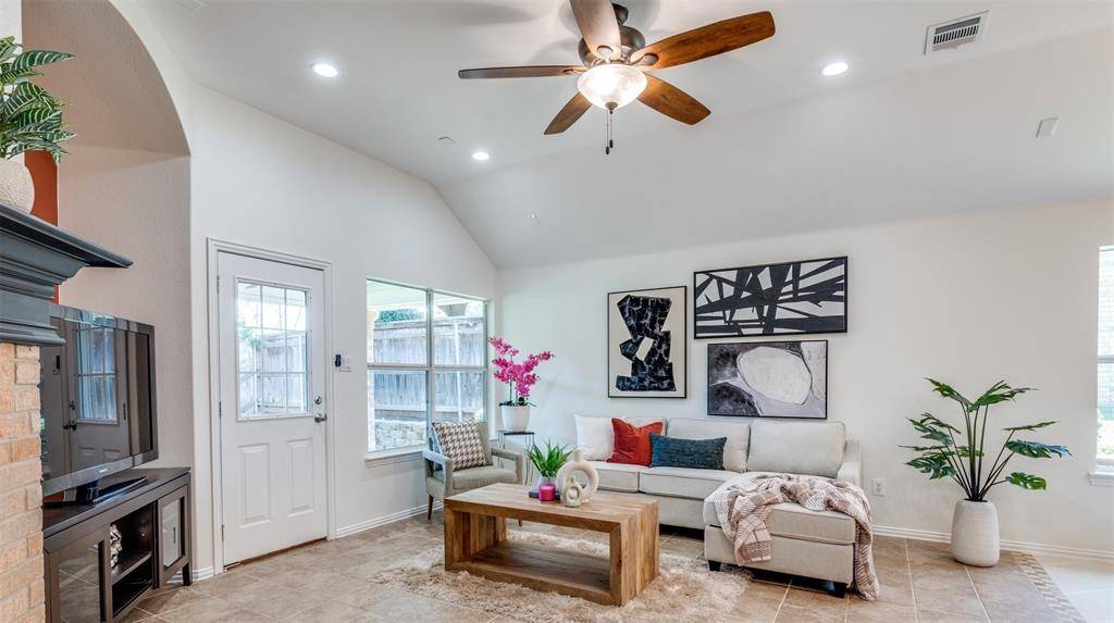 920 Park Forest Drive, Hurst, TX 76053