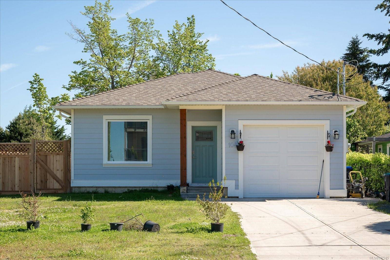 104 Lee Ave, Parksville, BC V9P 1L9
