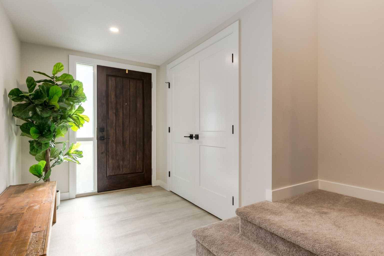 Calgary, AB T3B 6J5,143 Crestridge Common Southwest