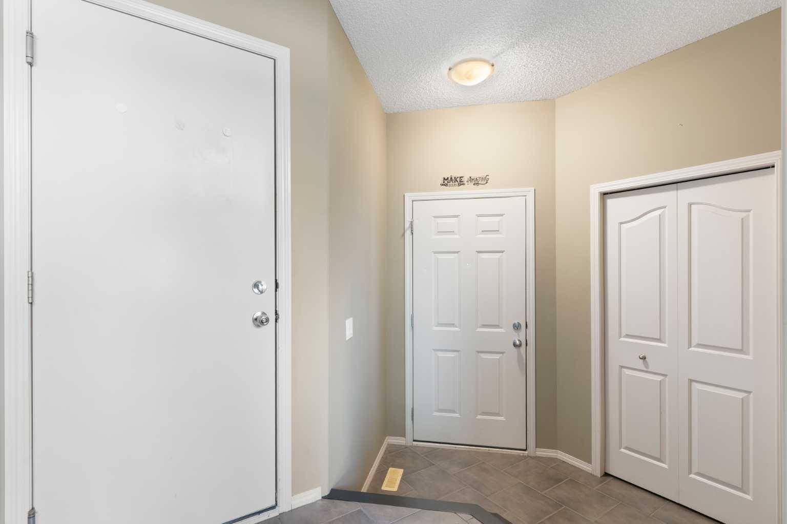Calgary, AB T3H 5T5,25 Springborough PT Southwest