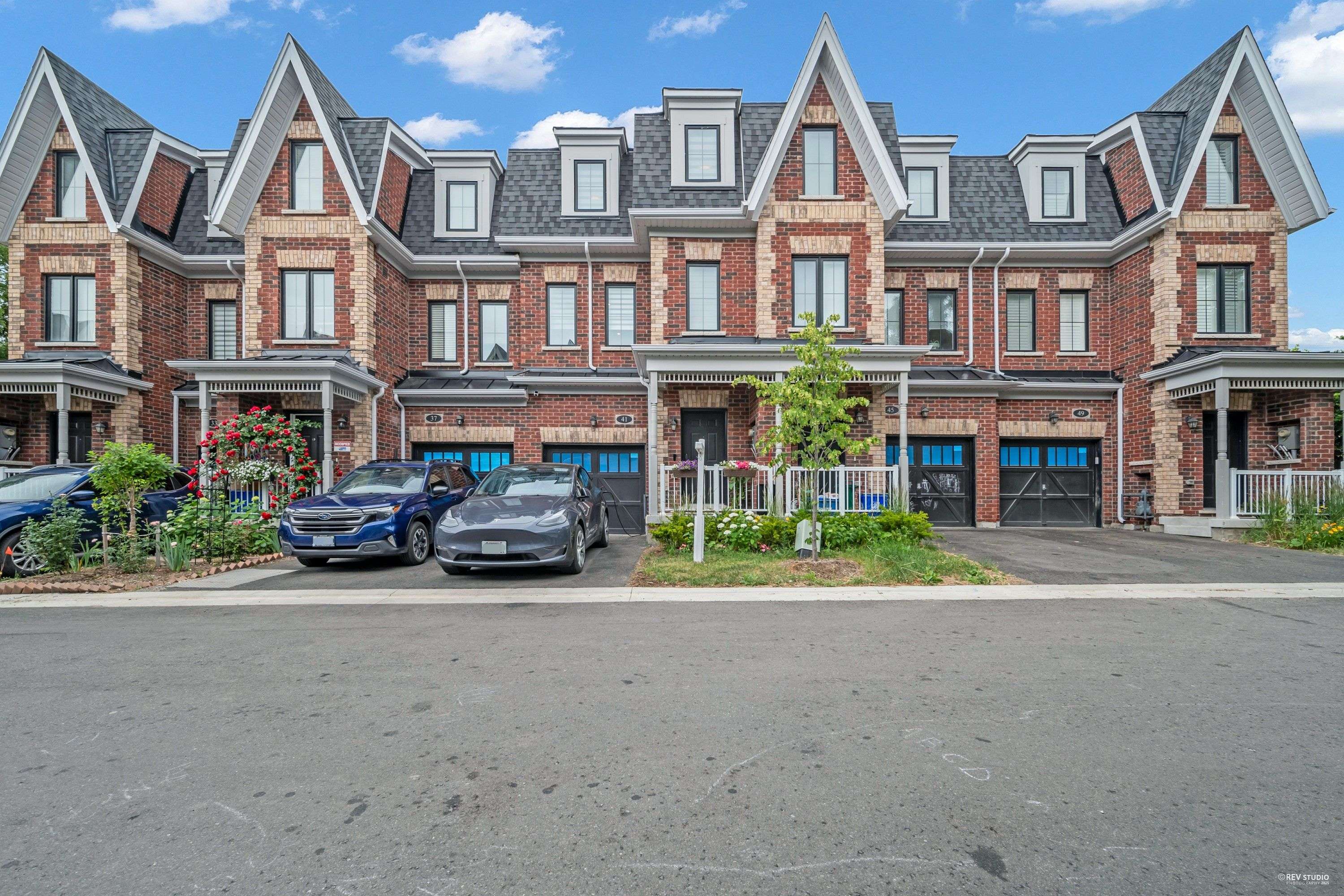 41 Mcconaghy CT, Vaughan, ON L6A 5C1