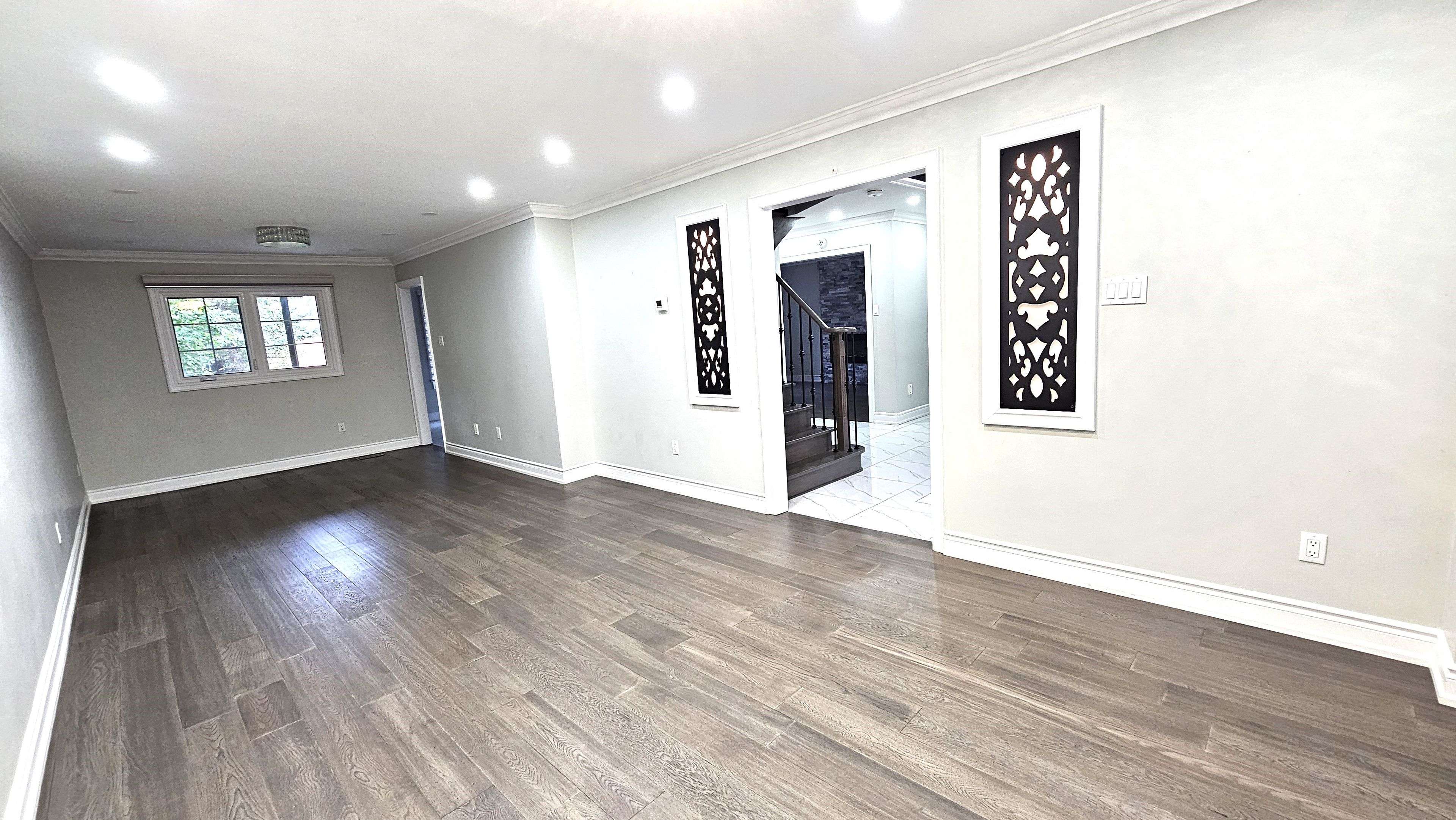 Oakville, ON L6H 4W2,387 Glenashton DR #UPPER