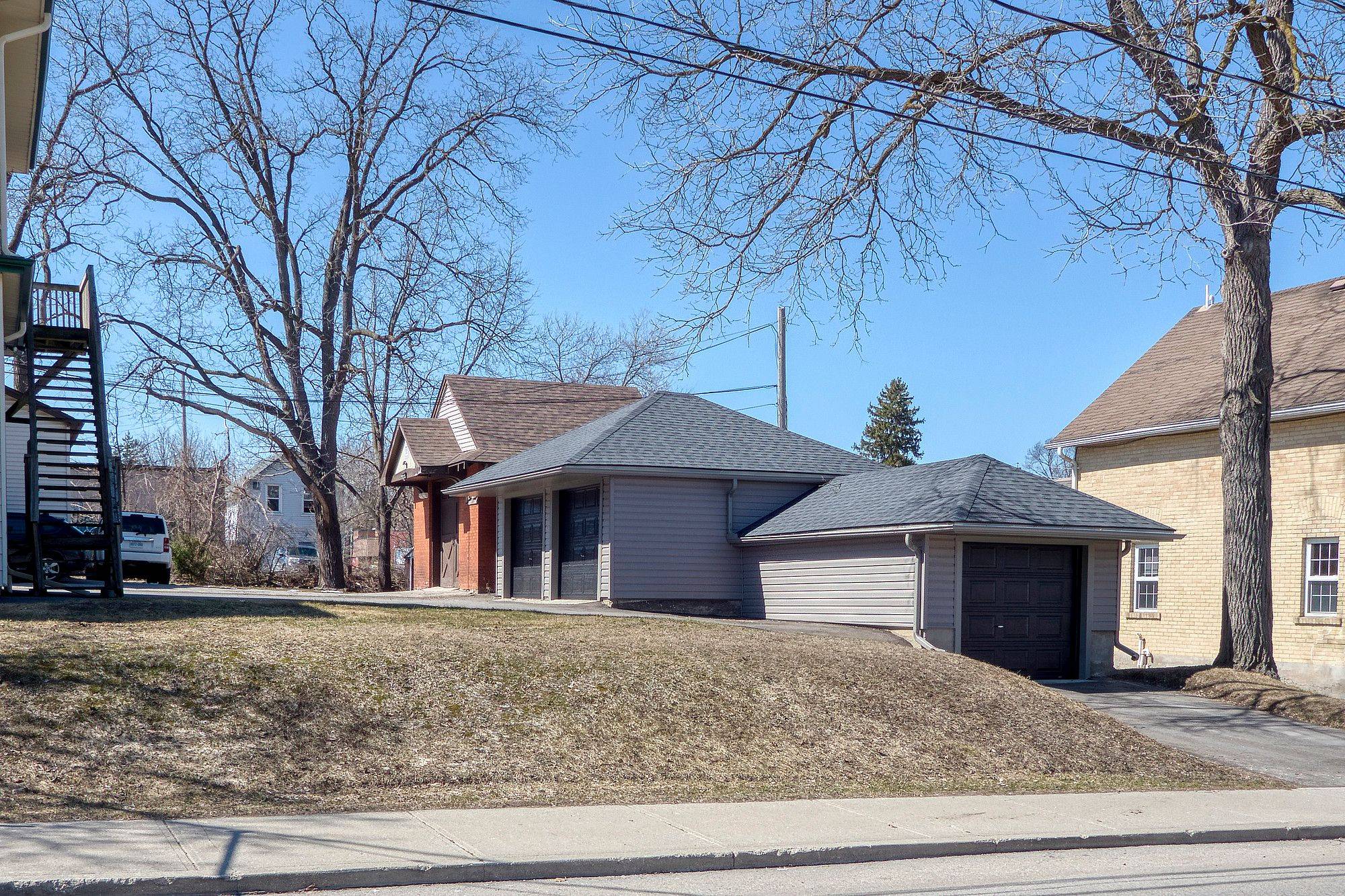 Waterloo, ON N2J 2L3,59 Regina ST N