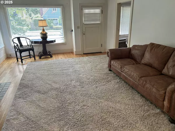 Salem, OR 97301,945 NE BELMONT ST