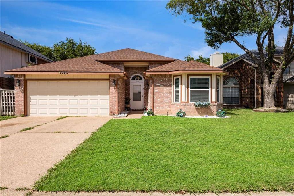2305 Bennington Drive, Arlington, TX 76018