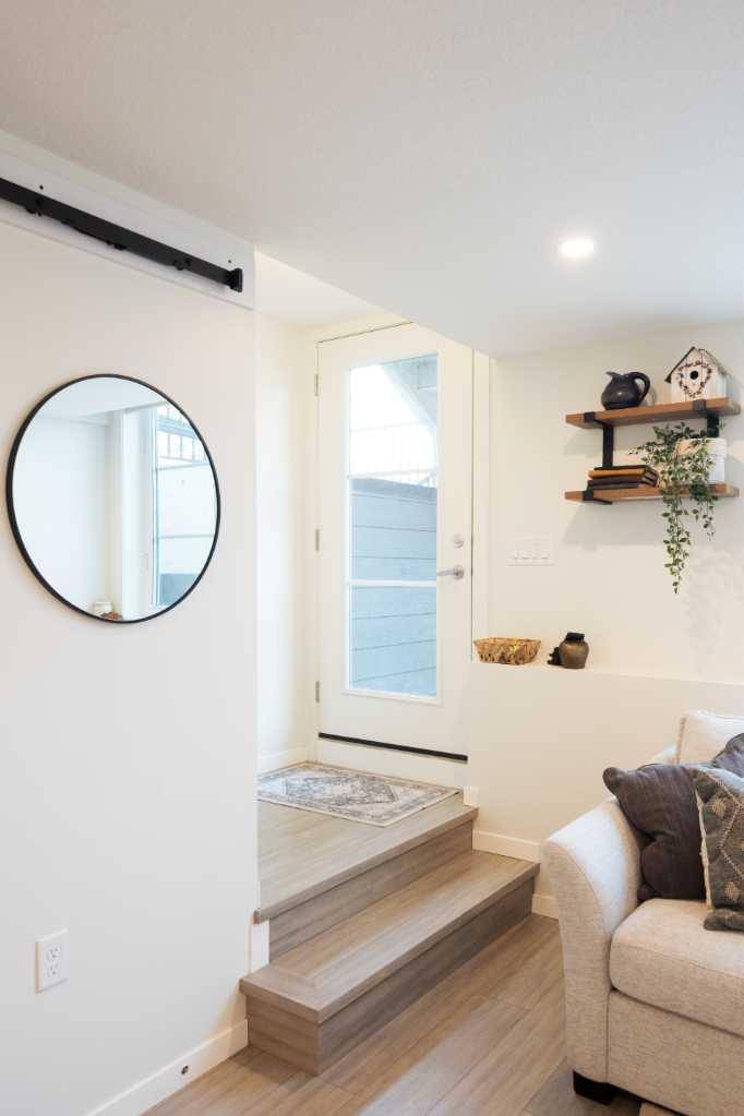 260 Rowley WAY NW #104, Calgary, AB T3L 0H5