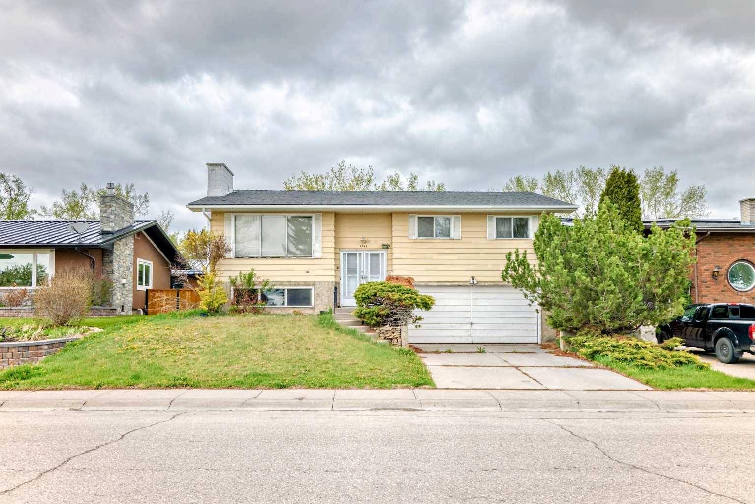 5248 Barron DR Northwest, Calgary, AB T2L 1T6