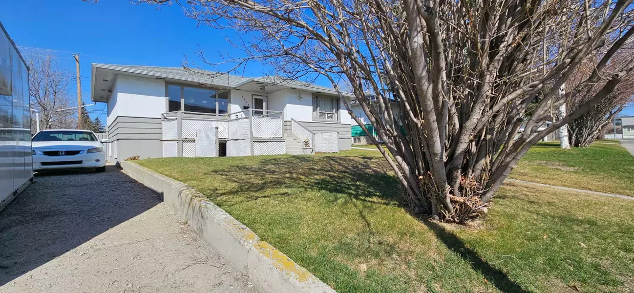 3419 Kerry Park RD Southwest, Calgary, AB T3E 4S5