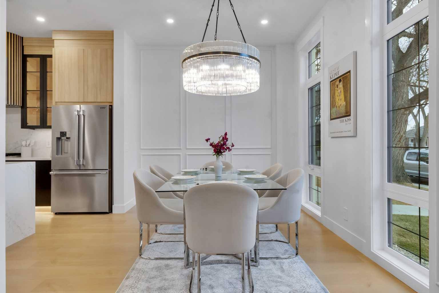 Calgary, AB T2M 2A9,646 25 AVE NW