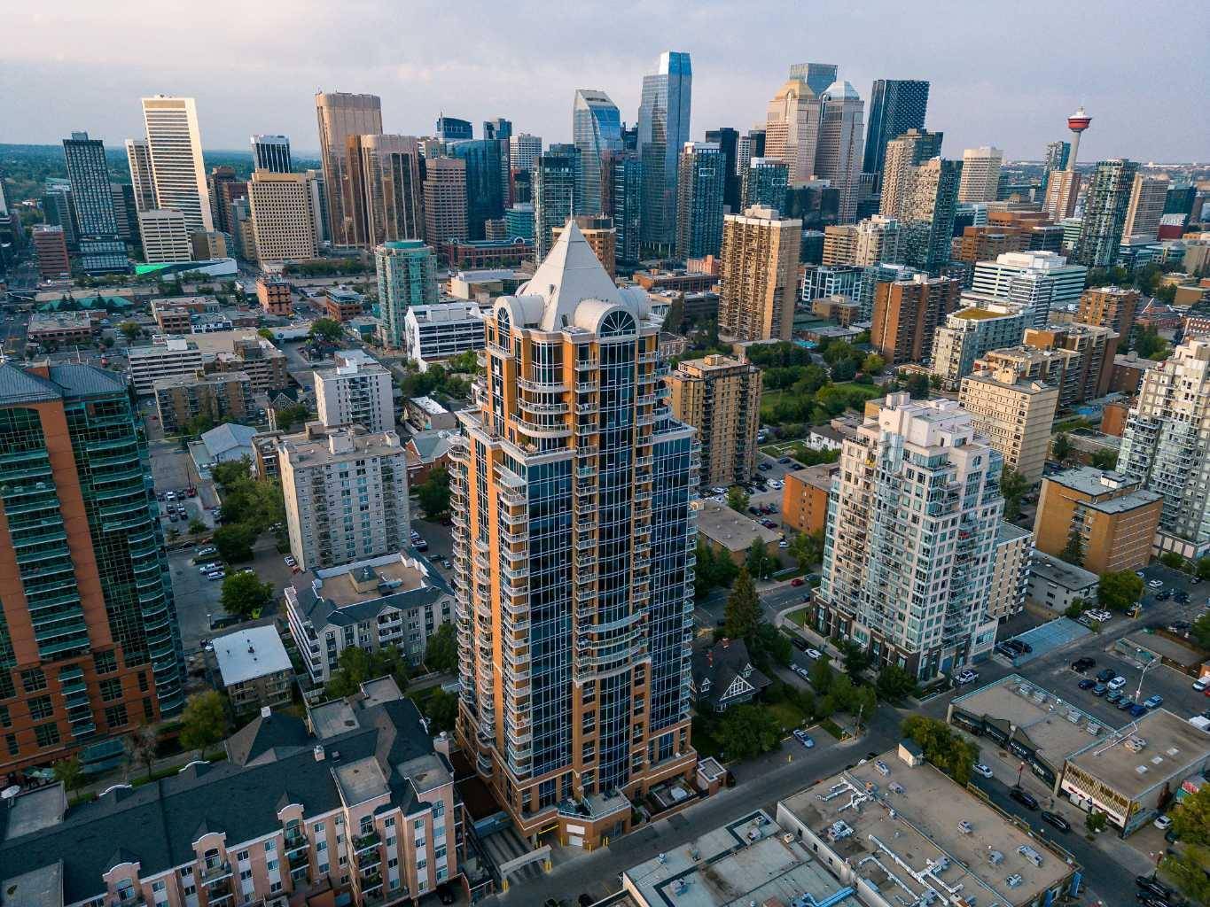 817 15 AVE Southwest #803, Calgary, AB T2R 0H8