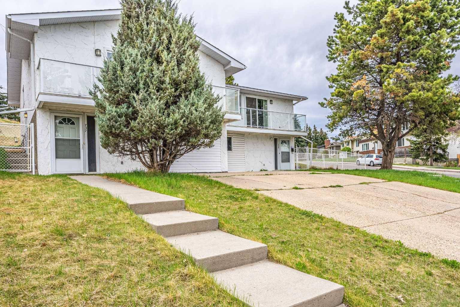 Calgary, AB T2K 3R2,739 Tavender RD NW