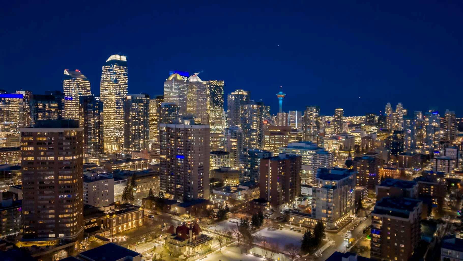 Calgary, AB T2R 0H8,817 15 AVE Southwest #1700