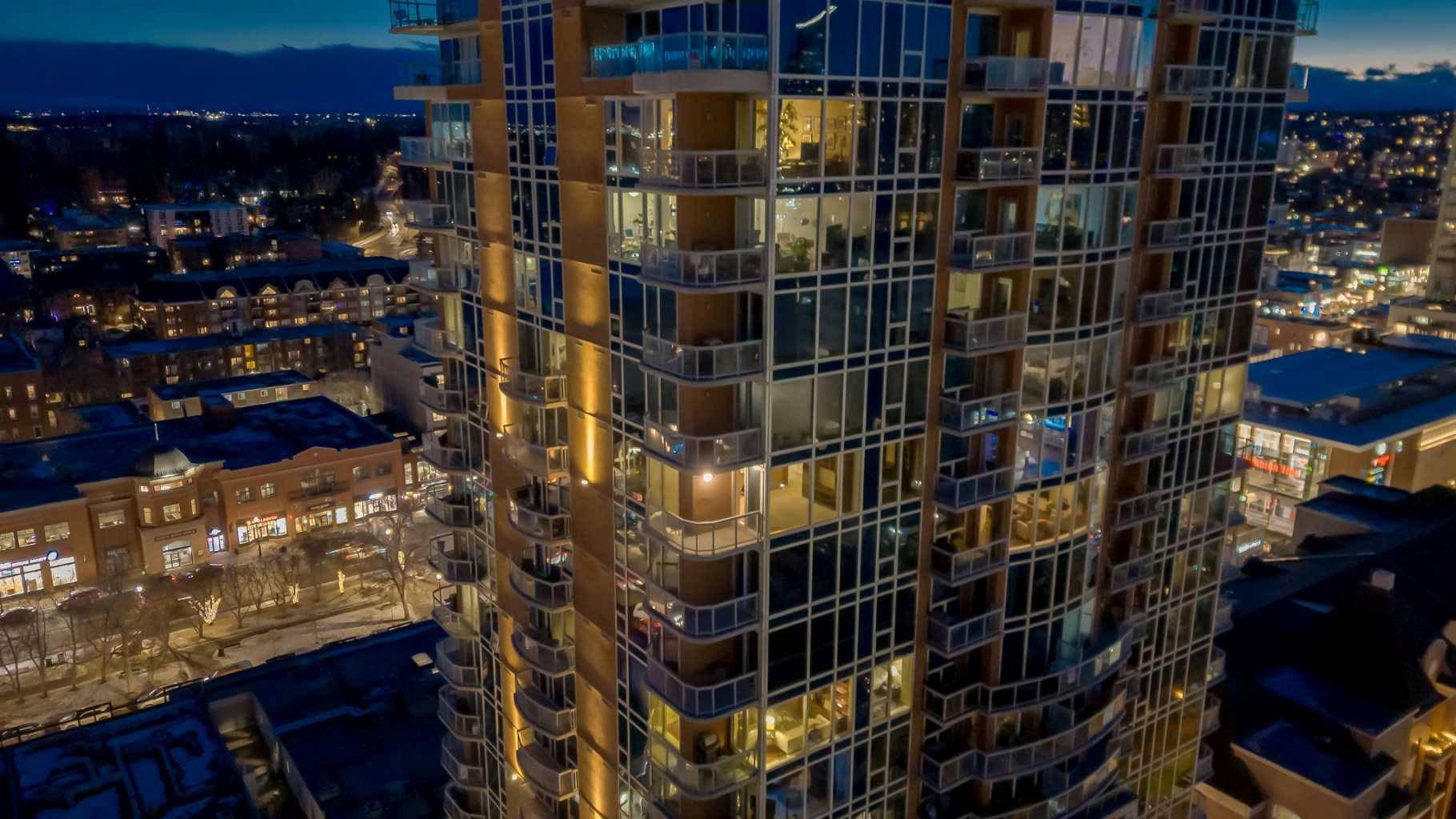 Calgary, AB T2R 0H8,817 15 AVE Southwest #1700
