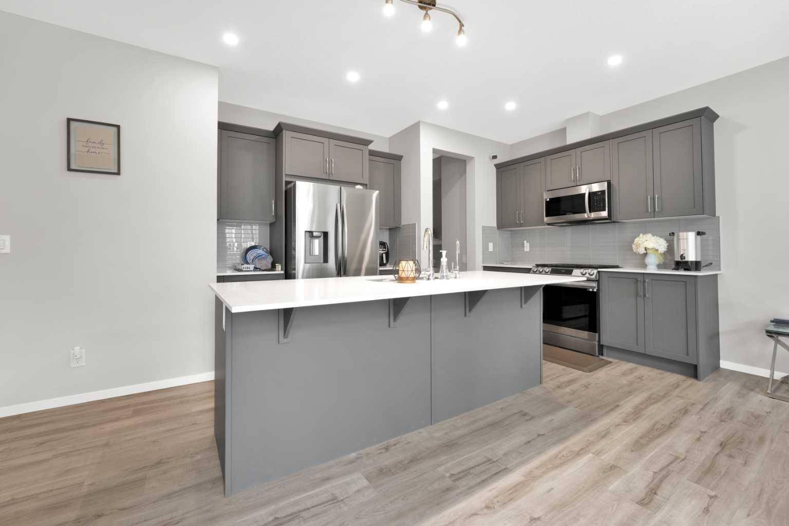 Calgary, AB T2X5H4,14 Yorkstone MNR SW