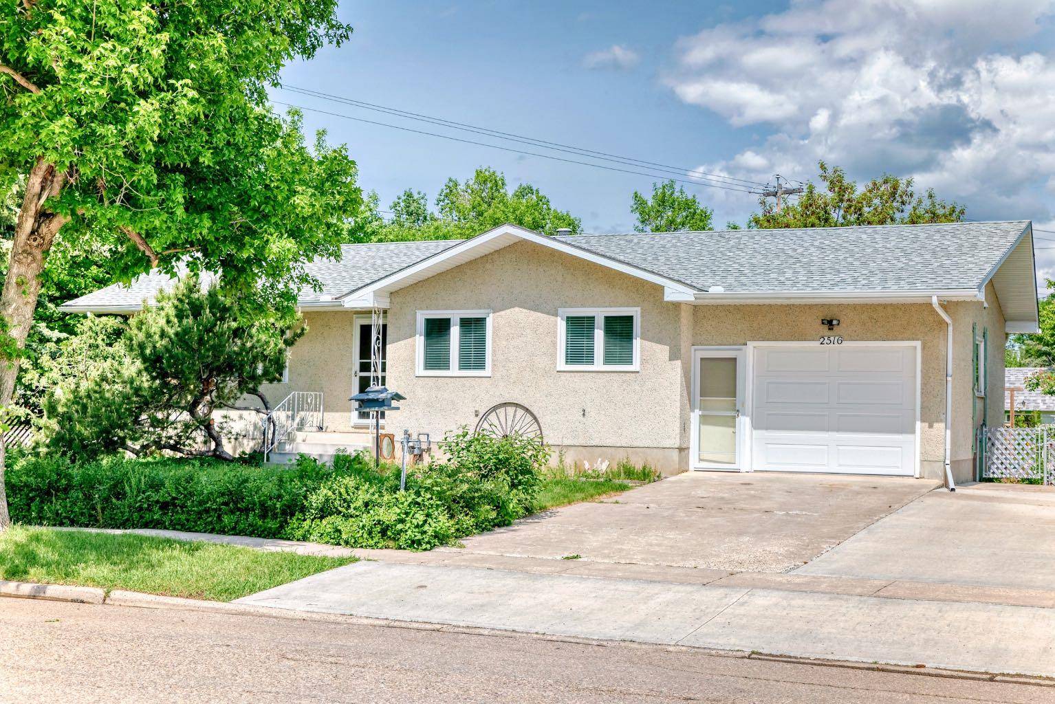 2516 20 ST, Nanton, AB T0L1R0