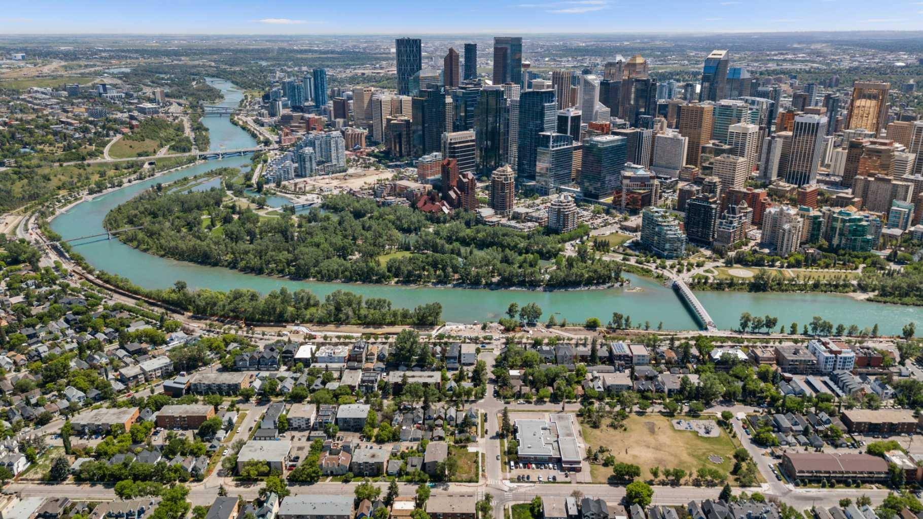 Calgary, AB T2N 0E4,737 2 AVE NW