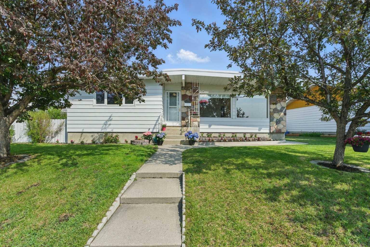 2128 8 AVE Northeast, Calgary, AB T2E0T6