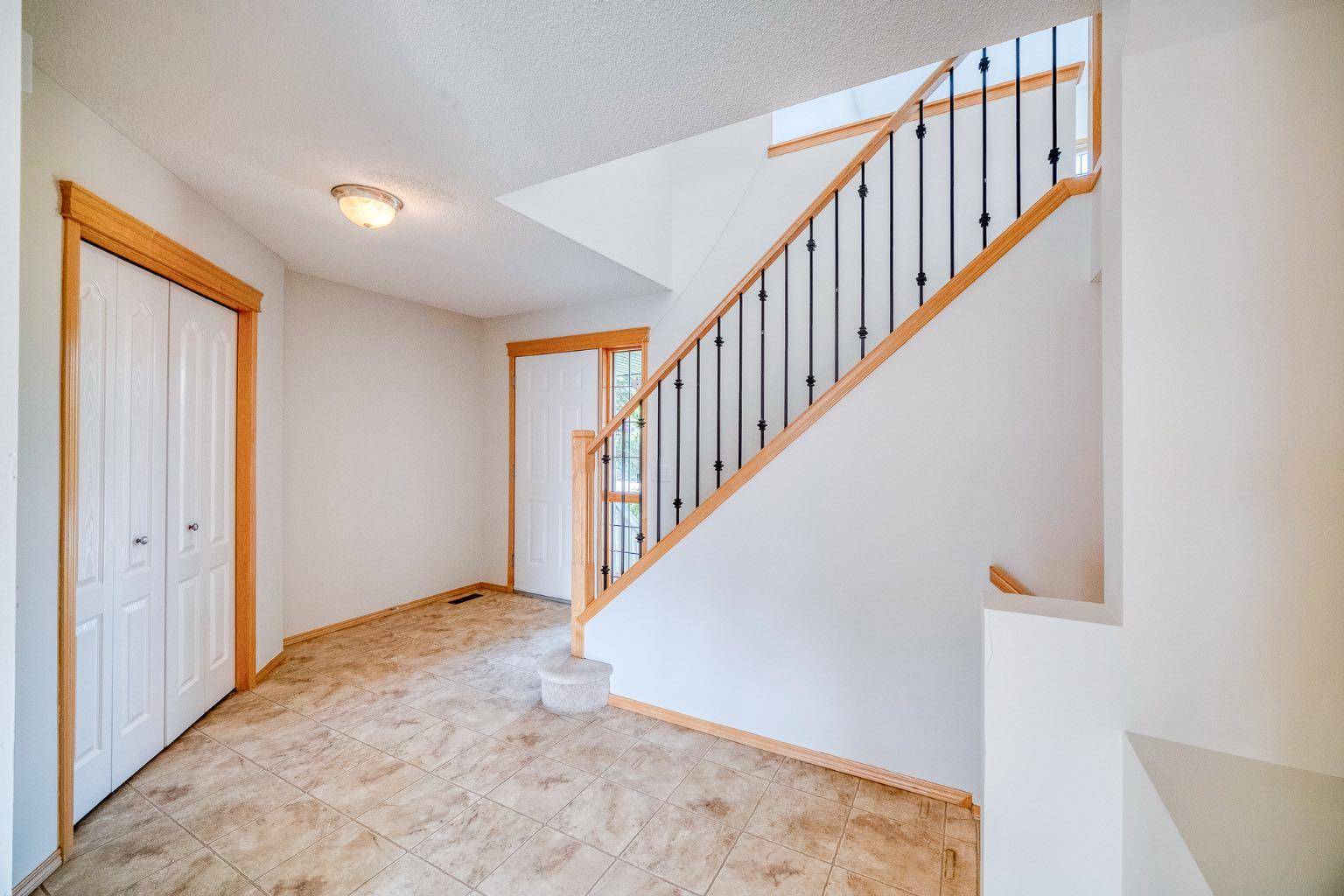 Calgary, AB T3K 5Y3,240 Panamount LN NW