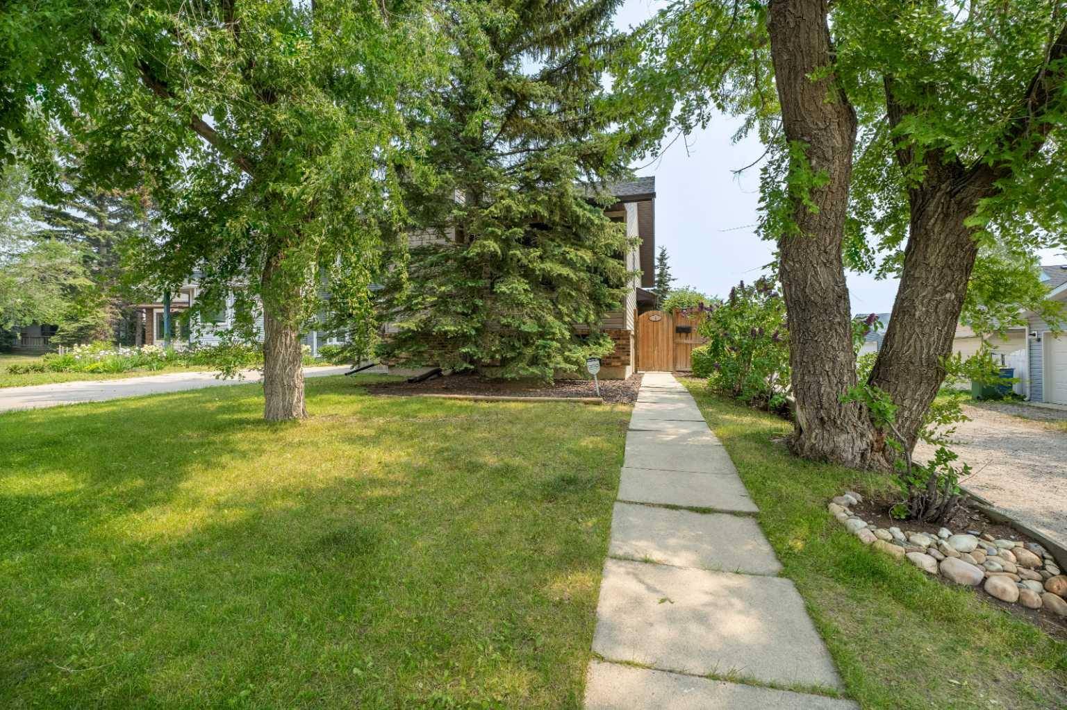 6 Edgeburn PL NW, Calgary, AB T3A 4H7