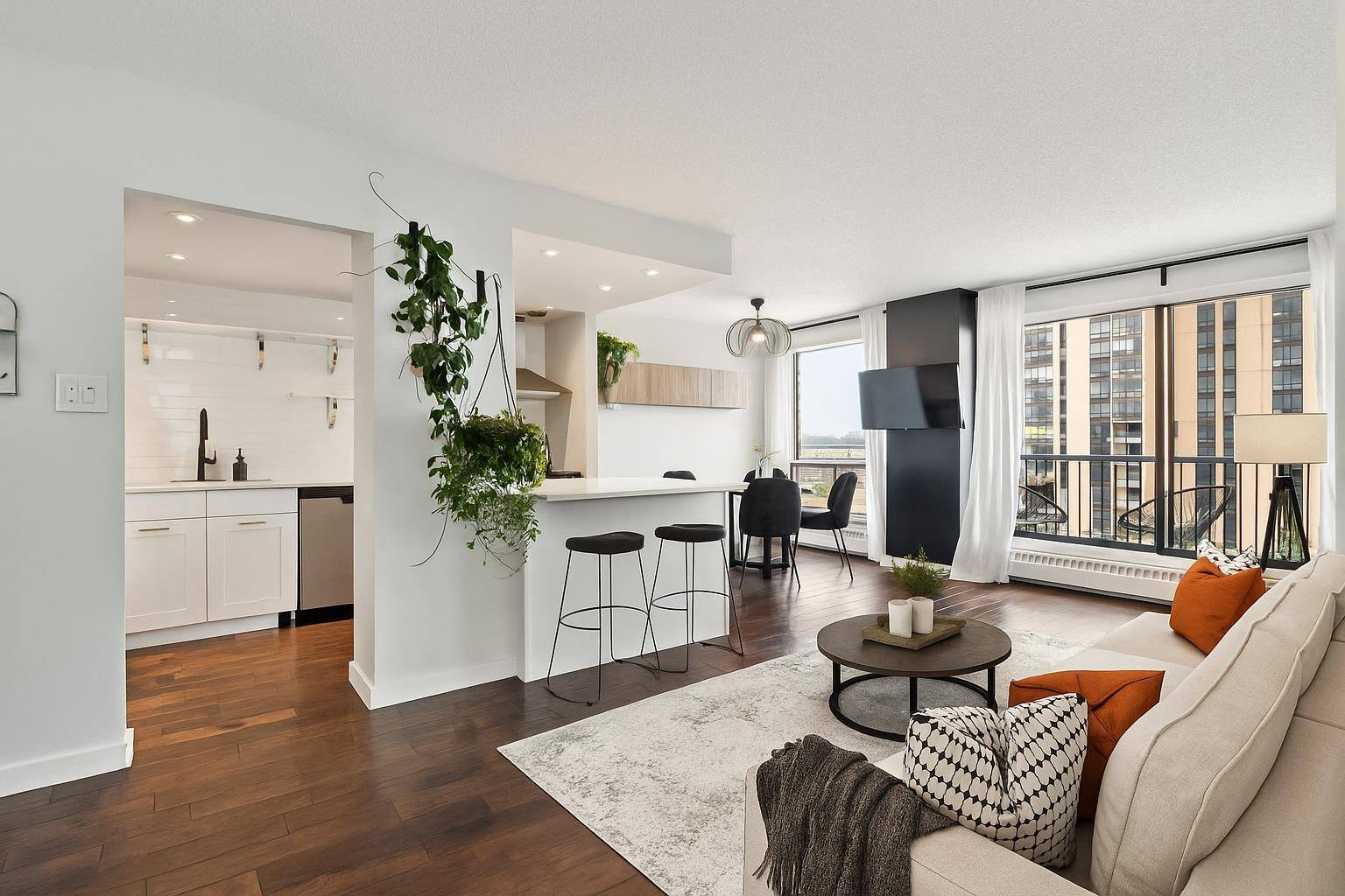 1334 14 AVE SW #702, Calgary, AB T3C 0W2