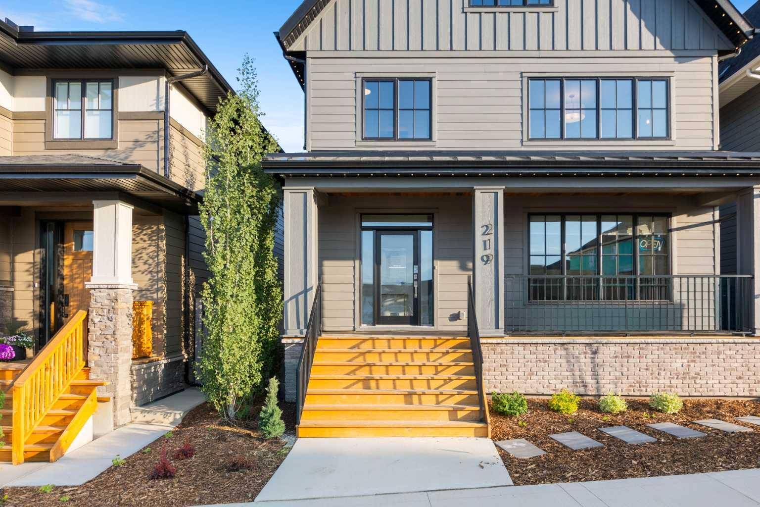 Calgary, AB T3E 8H4,219 Calais DR Southwest