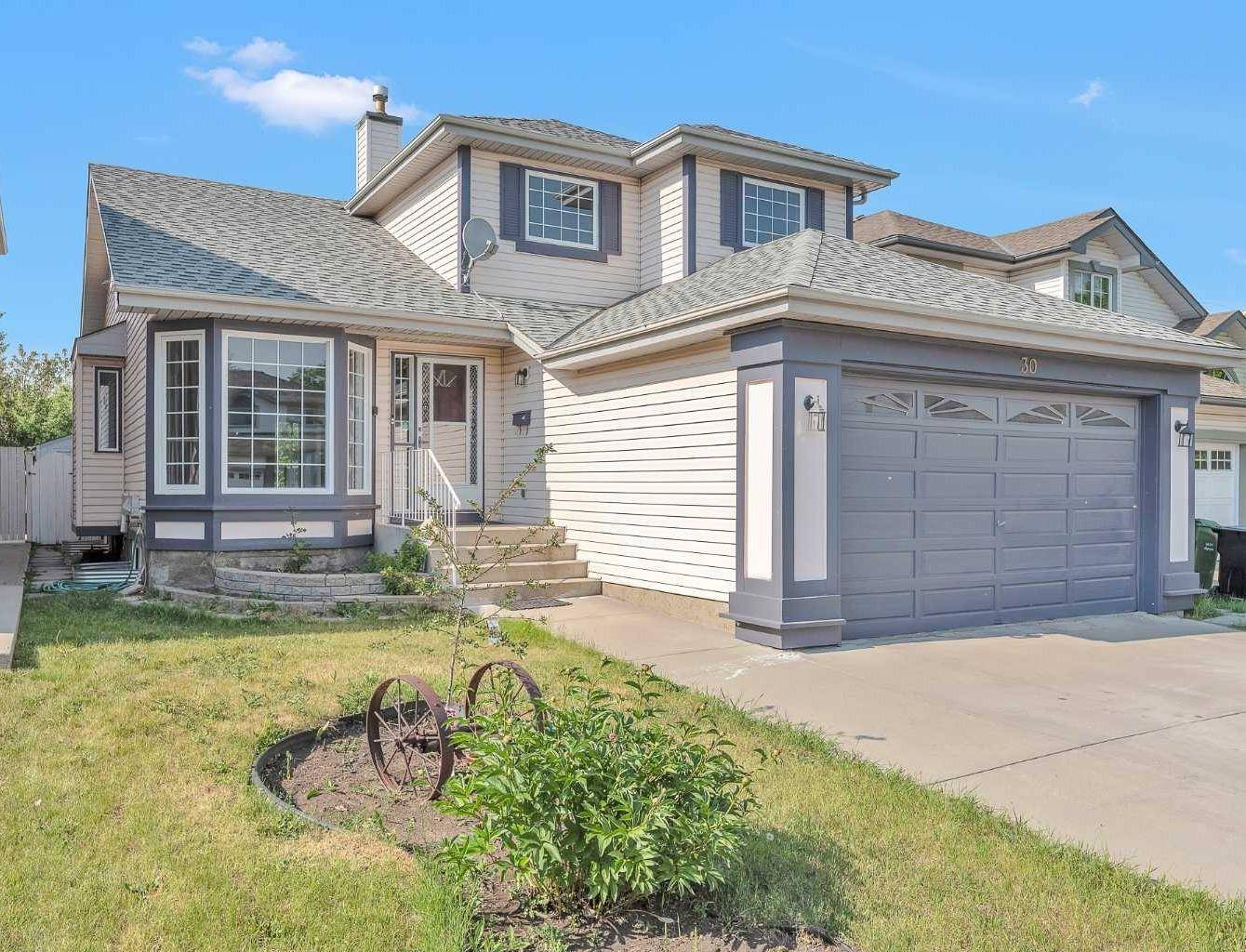 30 Hidden CIR Northwest, Calgary, AB T3A5G9