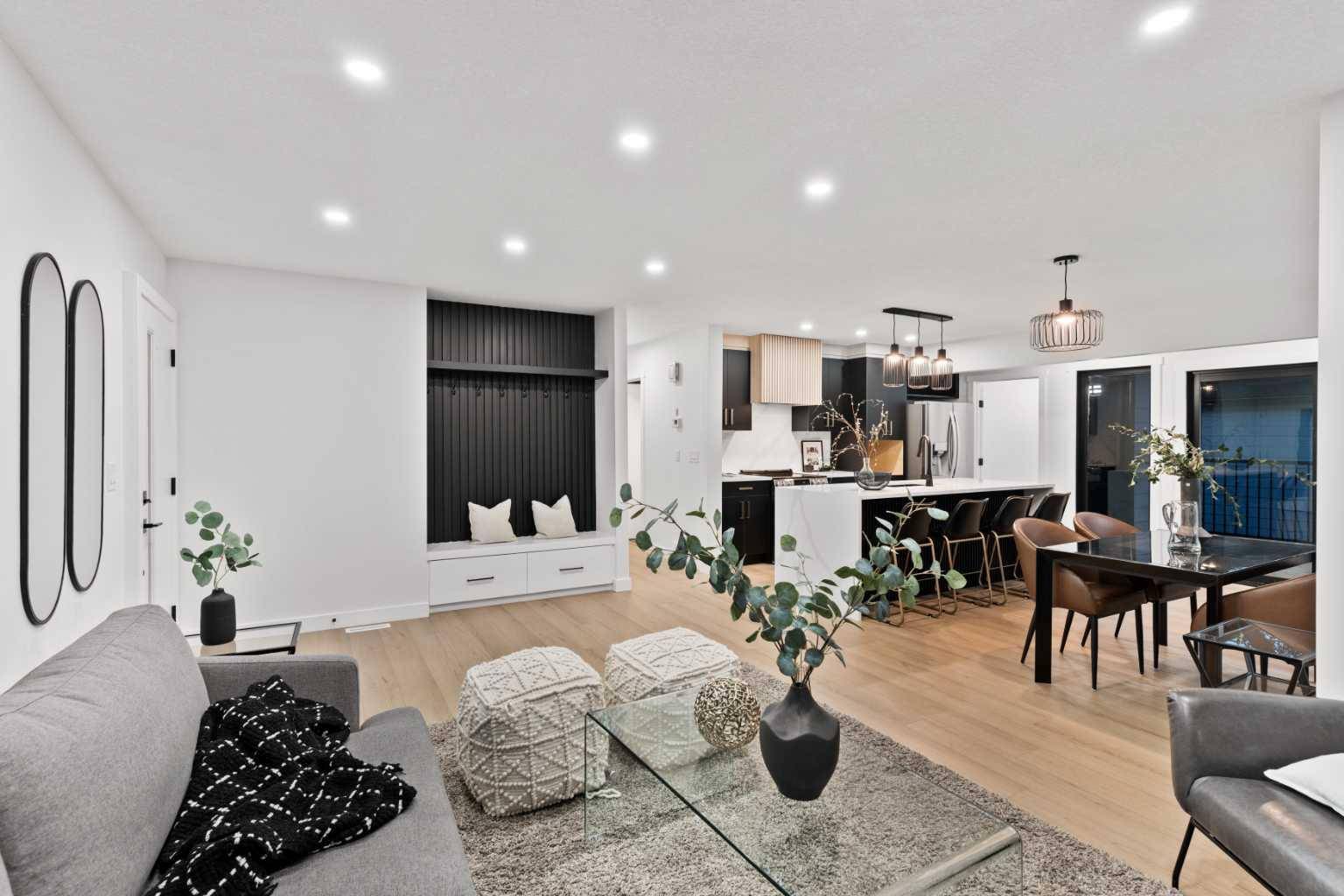 Calgary, AB T3E3W4,4940 45th ST SW