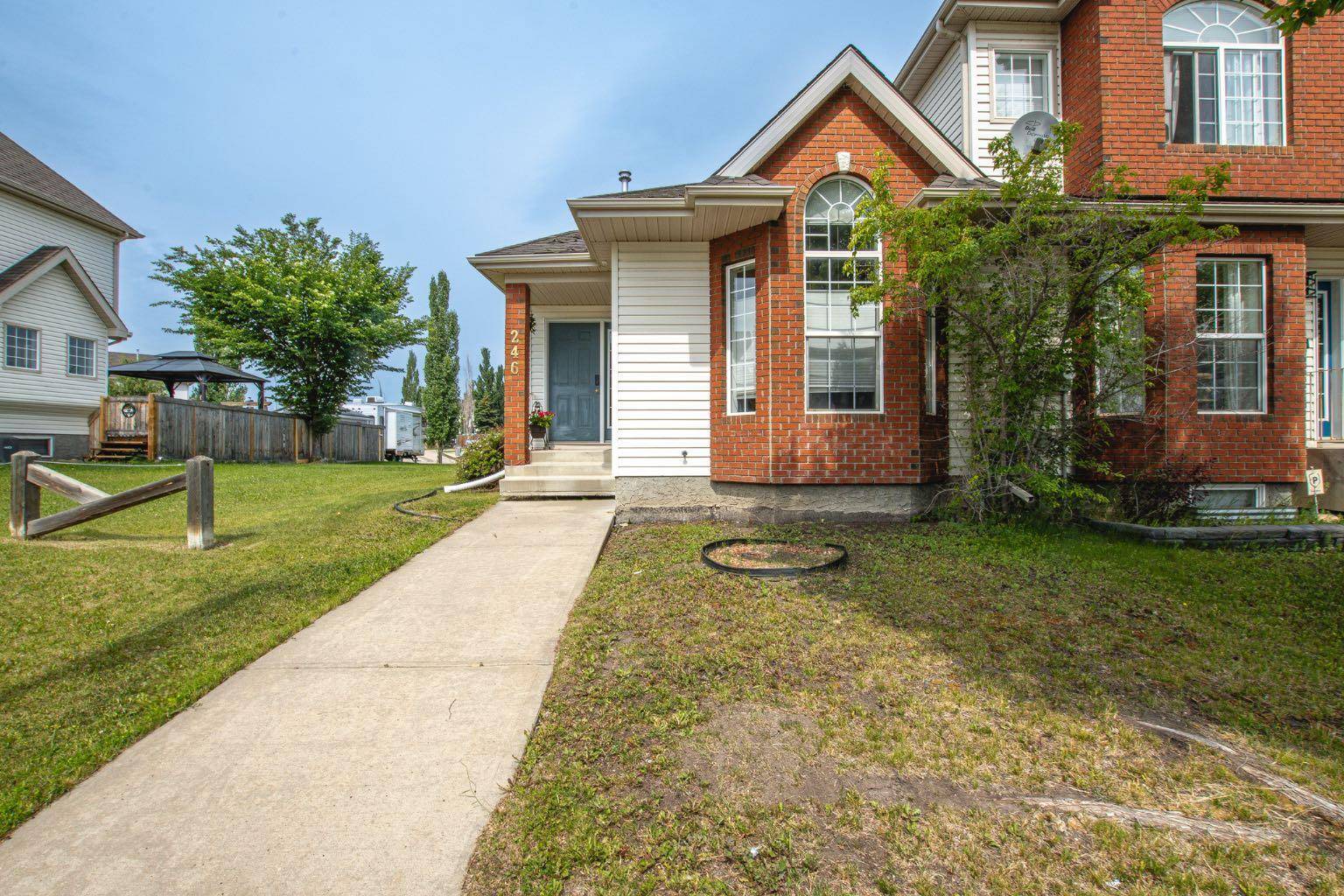 246 Pinnacle DR, Grande Prairie, AB T8W 2W6