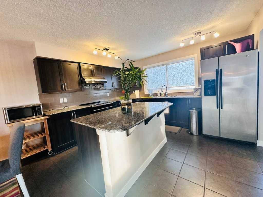Calgary, AB T3K 0V5,225 panatella SQ NW