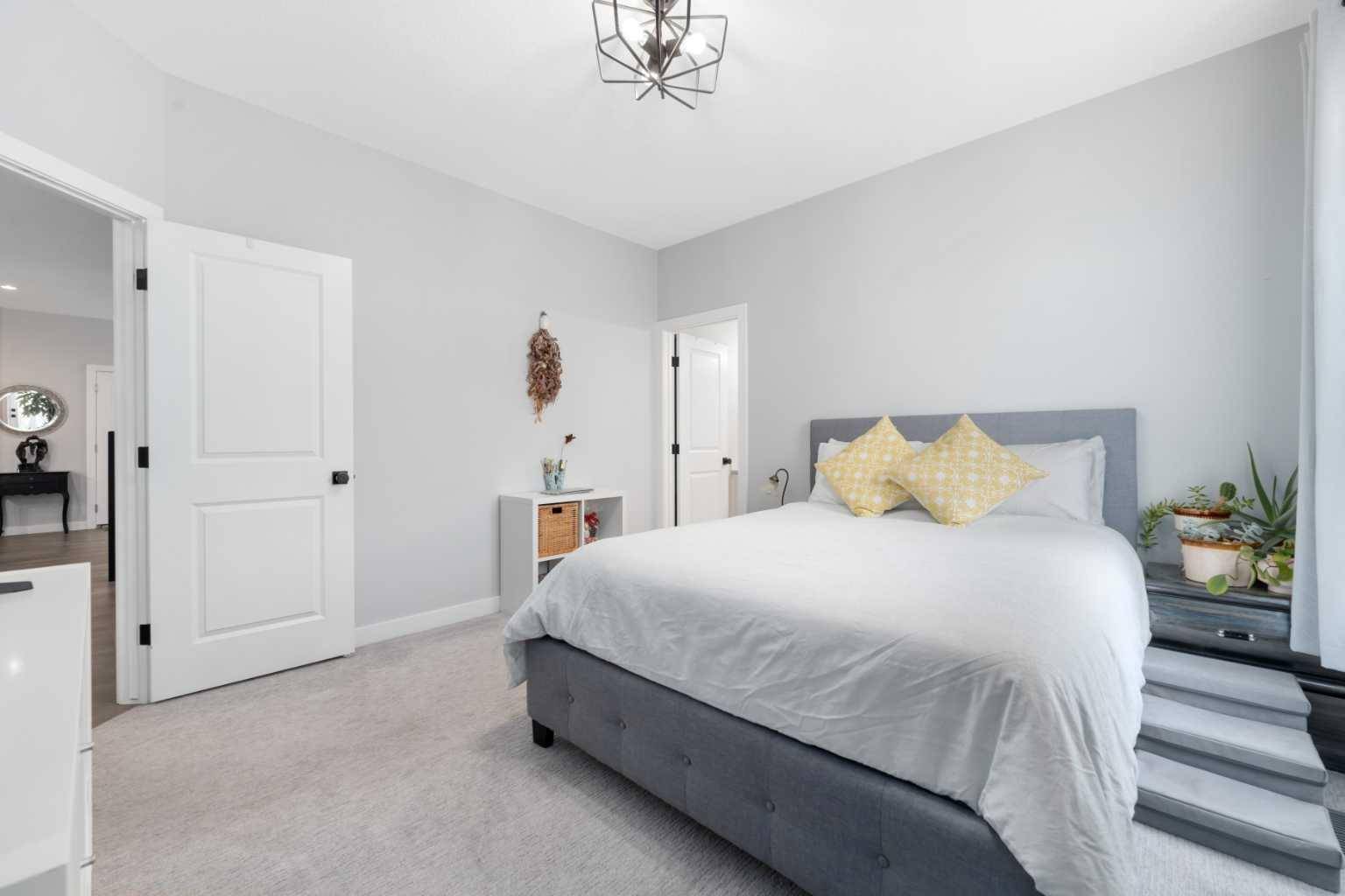 Calgary, AB T2X 4A3,40 Walgrove Mews Southeast
