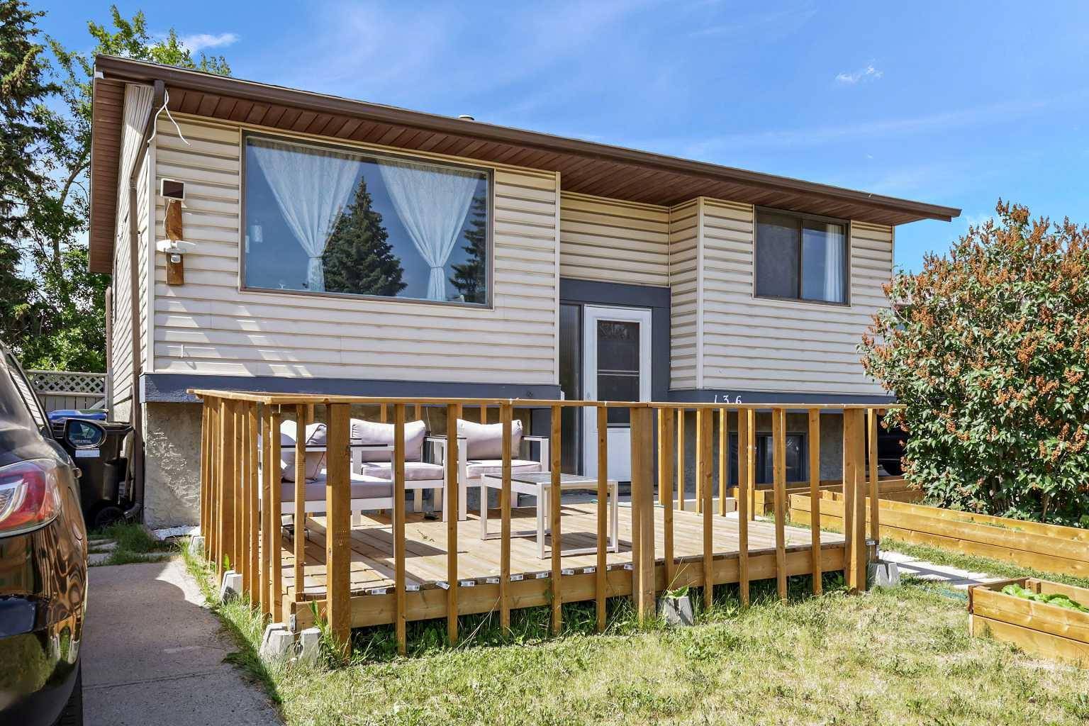 Calgary, AB T2A 5Z1,136 Aboyne PL NE