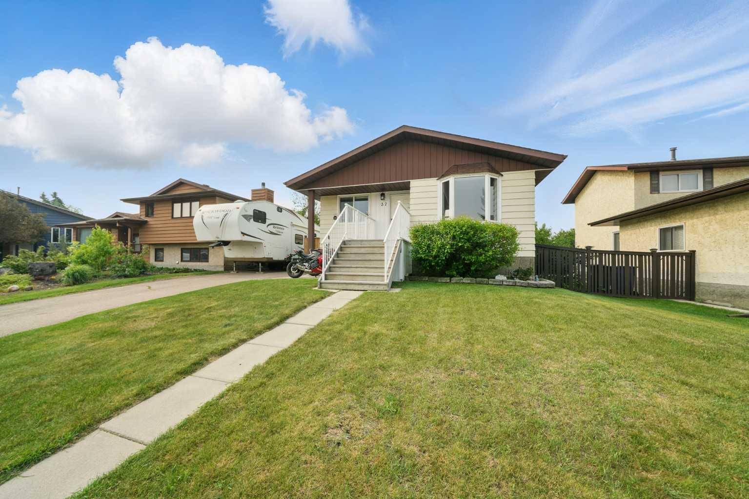 37 Cunningham CRES, Red Deer, AB T4P 2S2