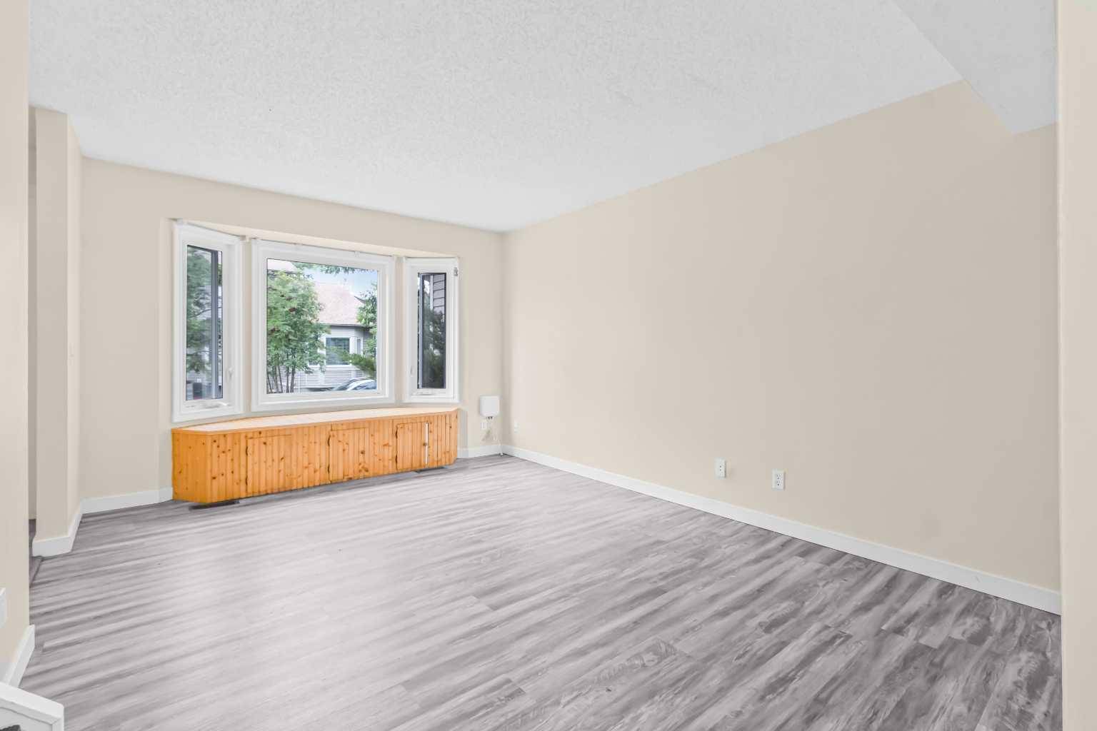 Calgary, AB T3J 3B2,31 Falshire TER NE