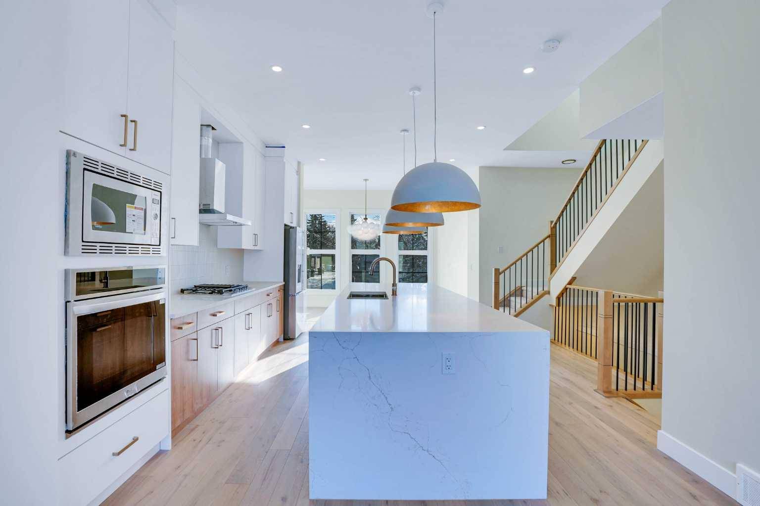 Calgary, AB T2T 0W1,2112 23 AVE SW
