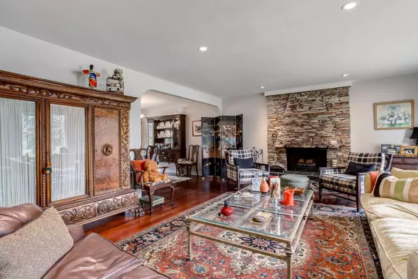 Calgary, AB T2V 3M7,2015 Bayfield PL SW