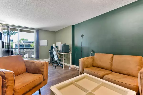 Calgary, AB T3A 2E6,4944 Dalton DR Northwest #205