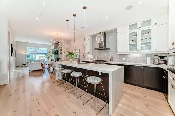 Calgary, AB T2M 1V8,1912 23 AVE NW