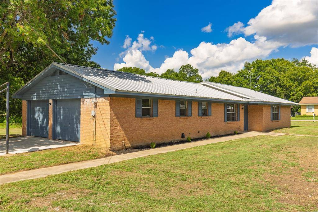 Wolfe City, TX 75496,304 Washington Street