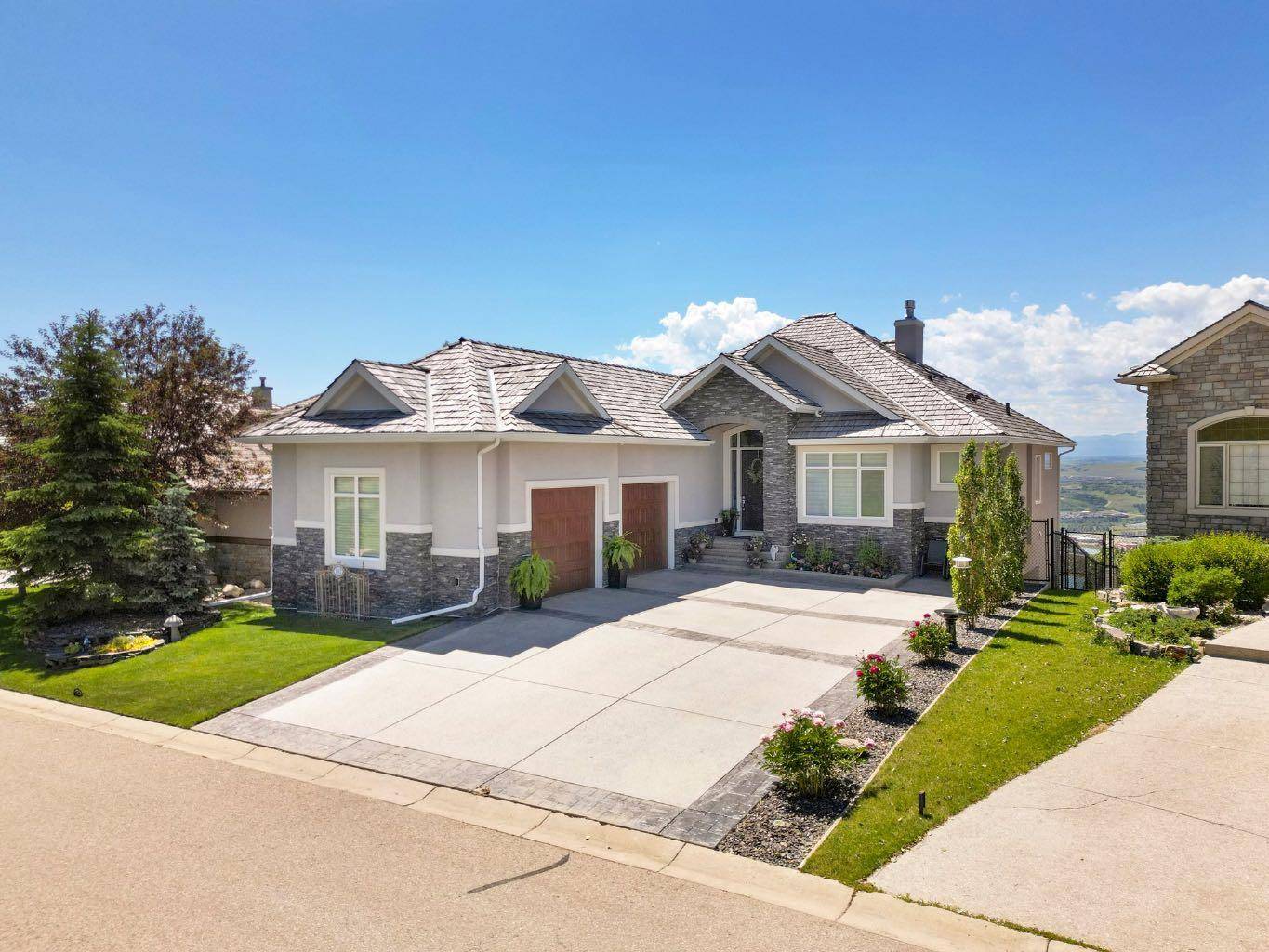 192 Gleneagles Estates LN, Cochrane, AB T4C2H8